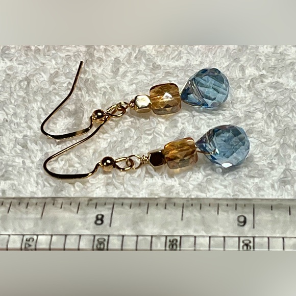💙🦋Stunning blue briolette and Swarovski/gold earrings - Picture 8 of 8